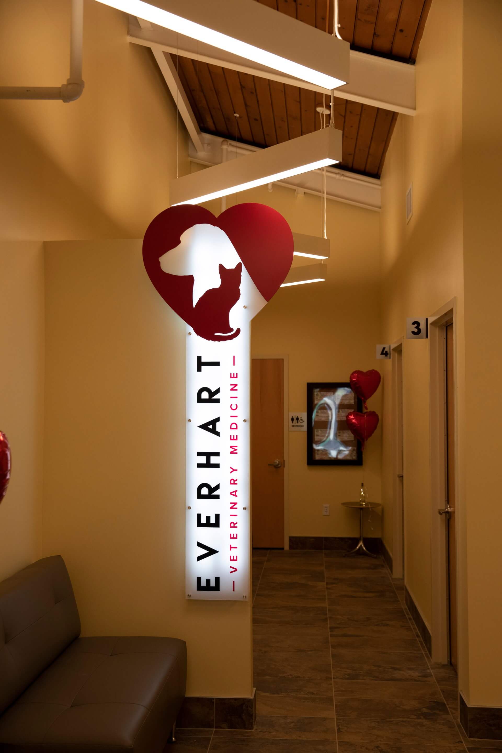 Everhart logo wall – Everhart Veterinary Medicine, Village of Cross Keys