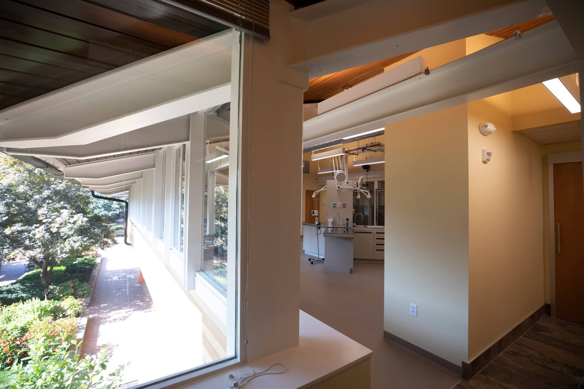 Staff workstations – Everhart Veterinary Medicine, Village of Cross Keys